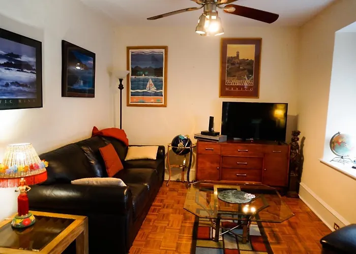 Downtown Doylestown - Walking Distance To Restaurants Shops And Starbucks