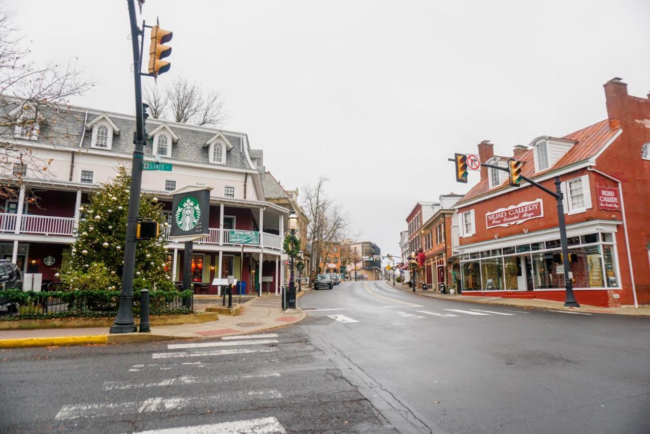 Downtown - Walking Distance To Restaurants Shops And Starbucks