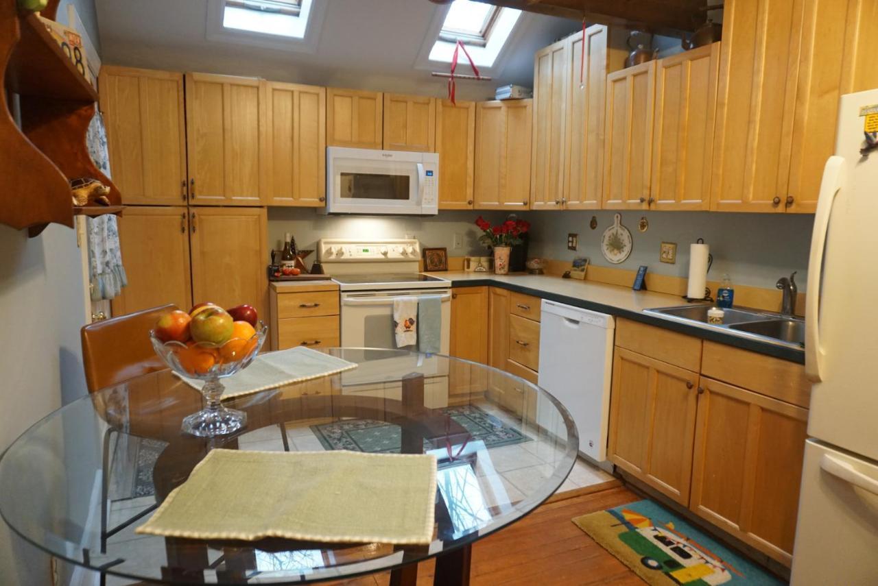 Downtown - Walking Distance To Restaurants Shops And Starbucks