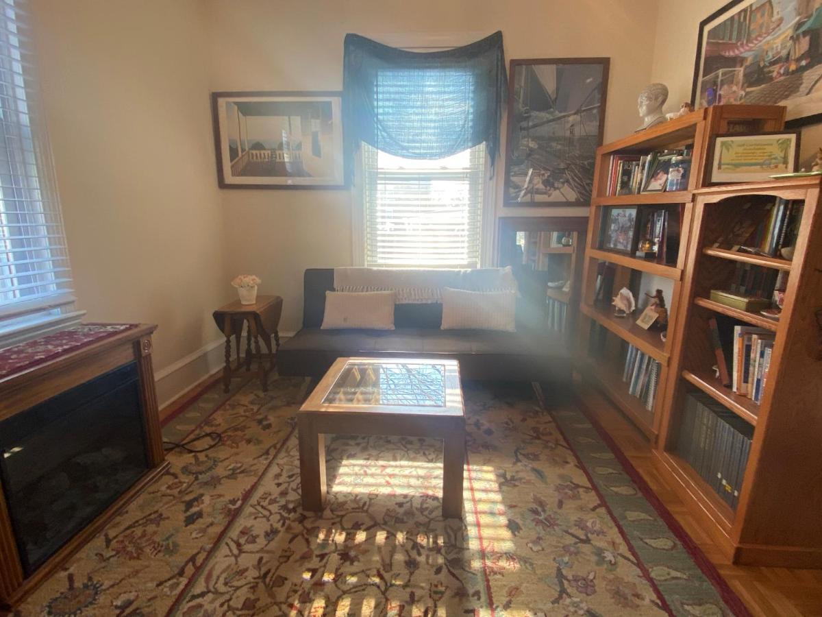 Downtown - Walking Distance To Restaurants Shops And Starbucks Doylestown