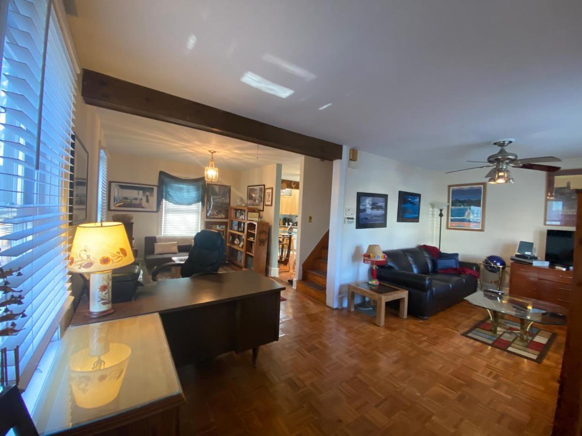 Downtown - Walking Distance To Restaurants Shops And Starbucks