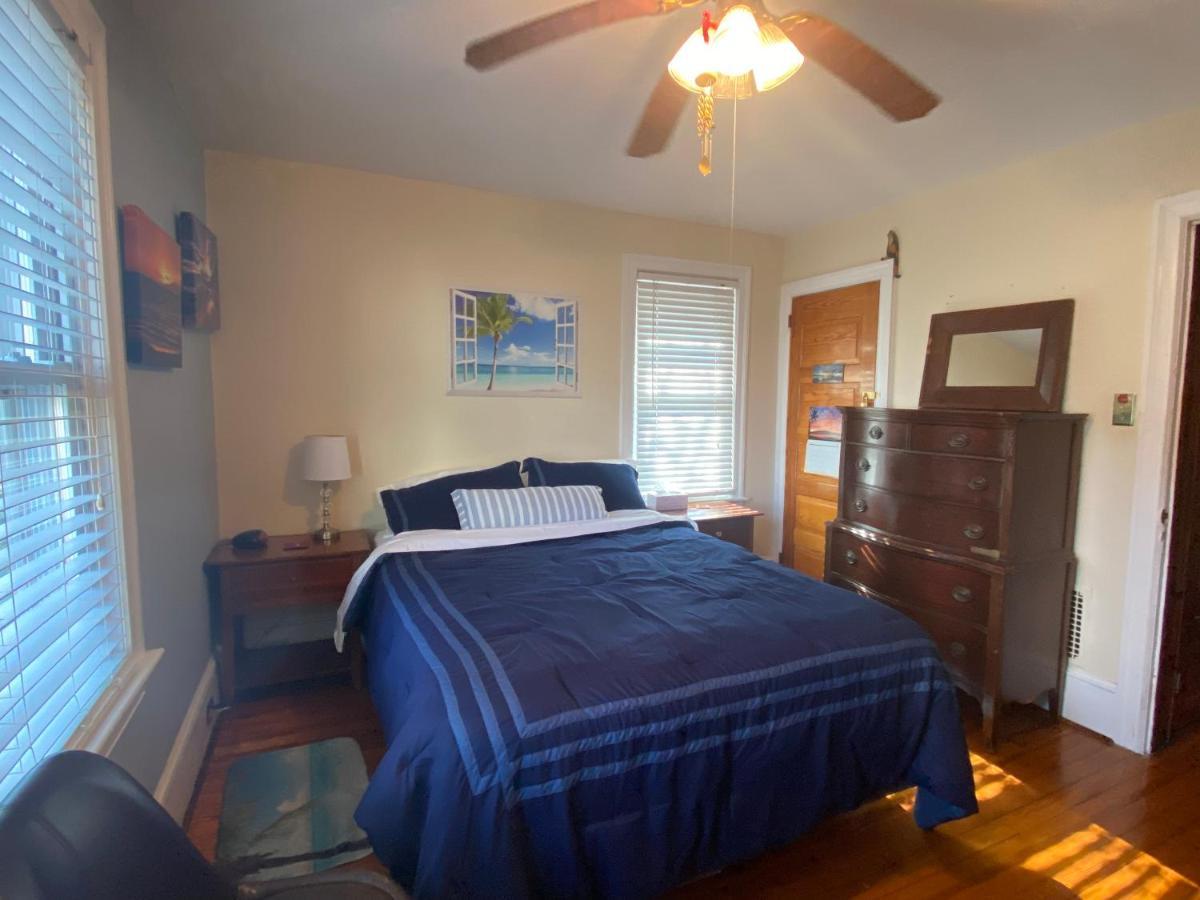 Downtown - Walking Distance To Restaurants Shops And Starbucks Holiday home