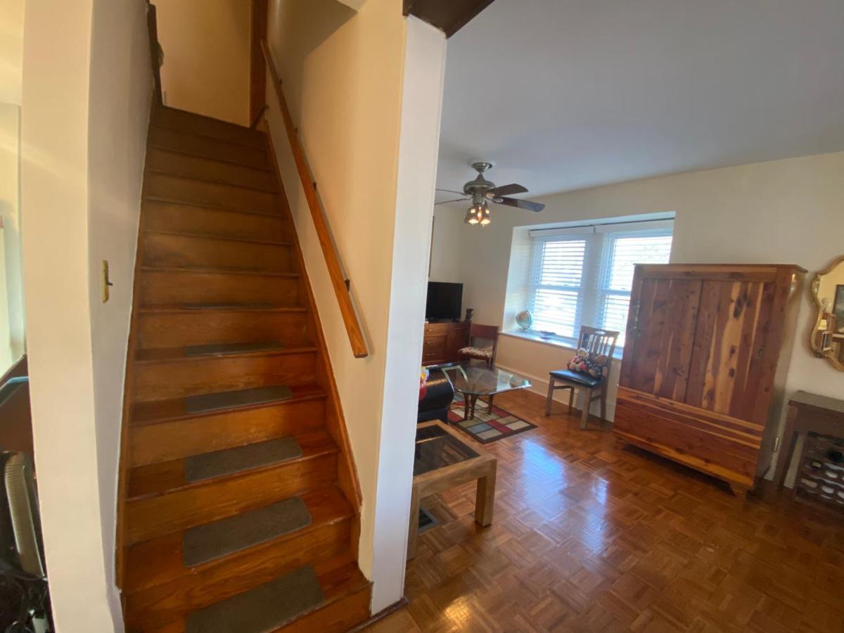 Downtown - Walking Distance To Restaurants Shops And Starbucks *